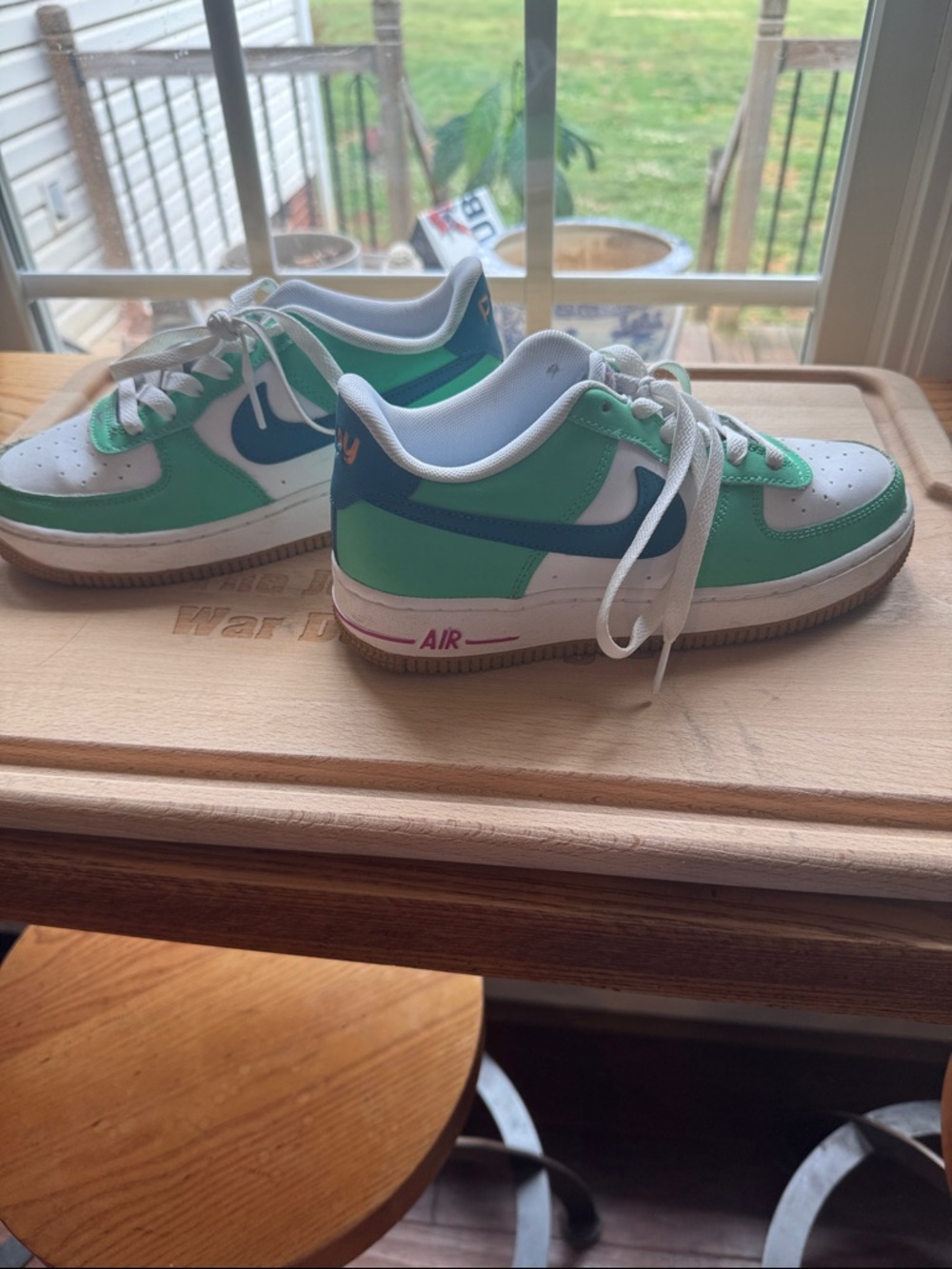 Nike Low-Top Sneakers in White, Green & Blue